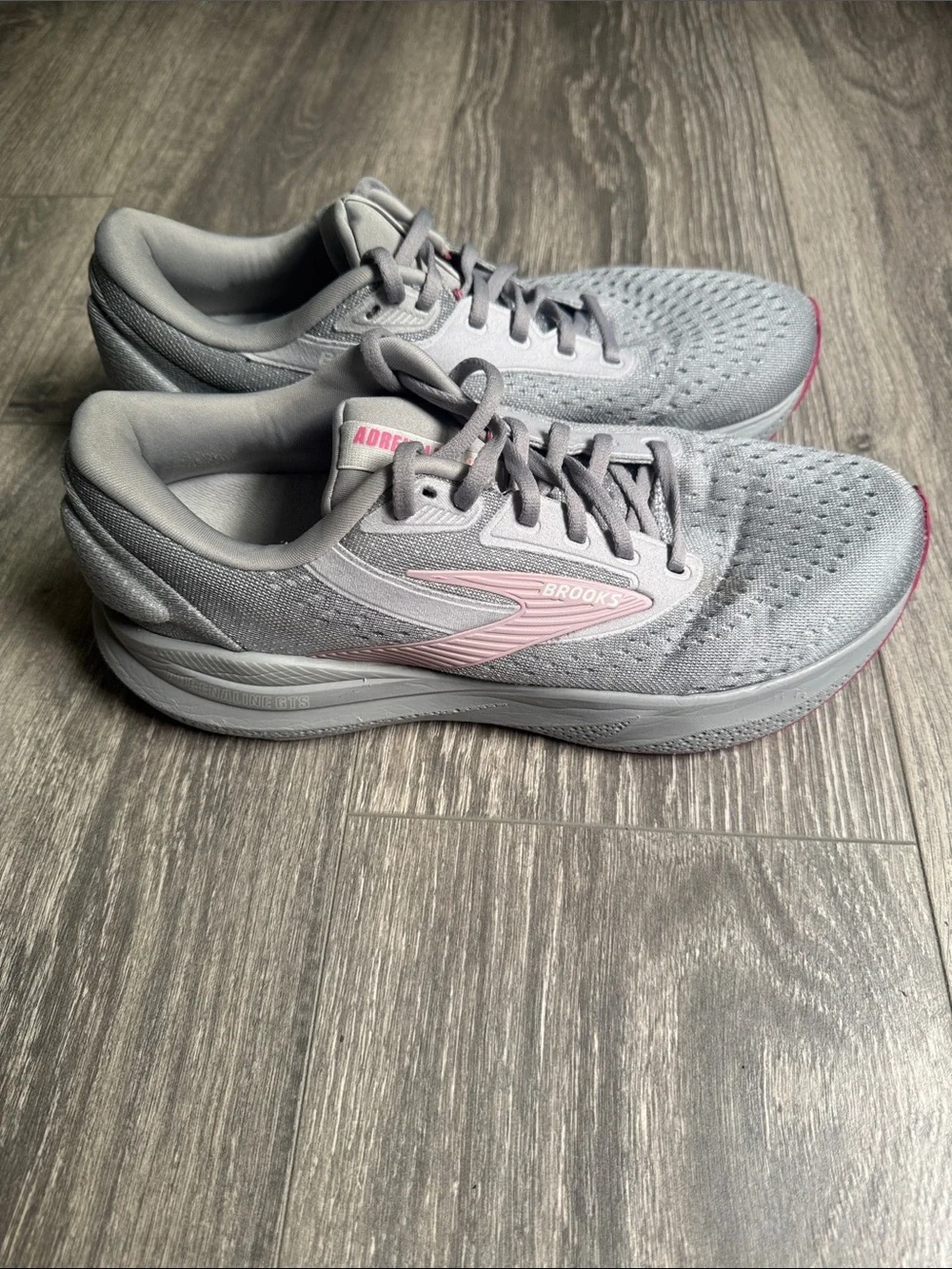 Brooks Adrenaline 24 GTS Women's Light Gray Running Shoes with Pink Accents